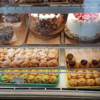 Liliha Bakery - display - Bakeries Near Me - Honolulu, Hawaii Liliha Bakery - display - Bakeries Near Me - Honolulu, Hawaii