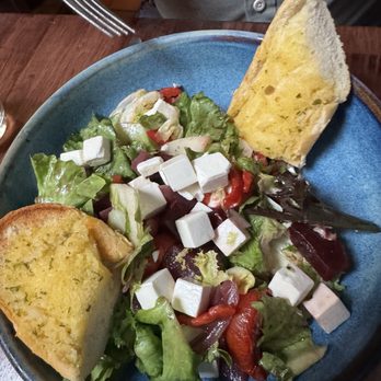 John Benny's Pub - Feta and beetroot salad - Pubs Near Me - Dingle, Kentucky