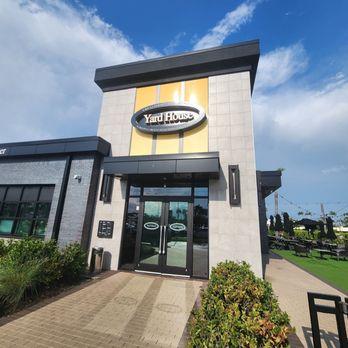 Yard House - Front entrance - New American Near Me - Sarasota, Florida