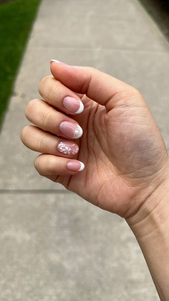 e's beauty studio Logo