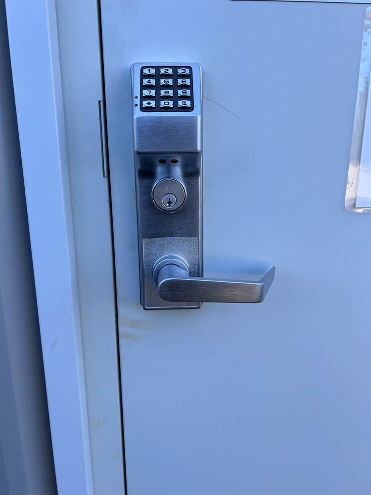 BLUEFIN LOCKSMITH AND GARAGE DOORS Updated August 2024 40 Photos