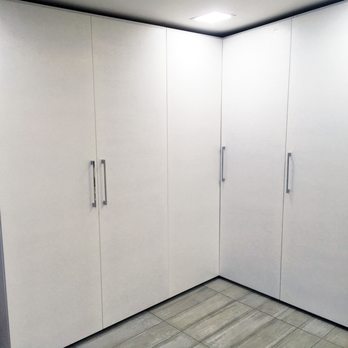 Legno Più Ingegno - Armadio moderno anta liscia, laccato bianco, esposizione negozio. - Interior Design Near Me - Rome, RM Legno Più Ingegno - Armadio moderno anta liscia, laccato bianco, esposizione negozio. - Interior Design Near Me - Rome, RM