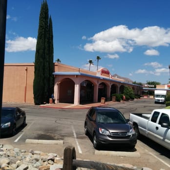 Garrett's IGA Supermarket - Picnic tables nearby! - Grocery Near Me - Rio Rico, Arizona Garrett's IGA Supermarket - Picnic tables nearby! - Grocery Near Me - Rio Rico, Arizona