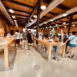 Apple - Williamsburg - Interior