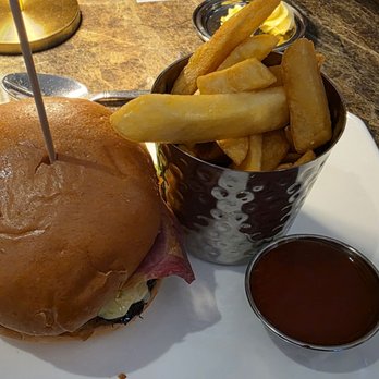 International Hotel - Hannigan's Classic Beef Burger w/side of French Fries - Hotels Near Me - Killarney, Kentucky