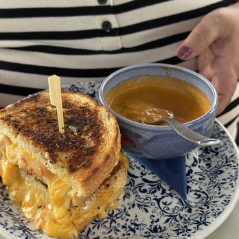 The Hampton Social - Delray Beach - TRUFFLE LOBSTER MELT & BISQUE - Seafood Near Me - Delray Beach, Florida The Hampton Social - Delray Beach - TRUFFLE LOBSTER MELT & BISQUE - Seafood Near Me - Delray Beach, Florida