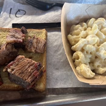 Stockyards Brewing - Burnt ends and Mac and cheese - Sandwiches Near Me - Kansas City, Missouri
