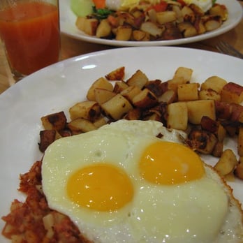 Yolk - South Loop - Corned beef hash and eggs sunny-side up - Breakfast & Brunch Near Me - Chicago, Illinois Yolk - South Loop - Corned beef hash and eggs sunny-side up - Breakfast & Brunch Near Me - Chicago, Illinois