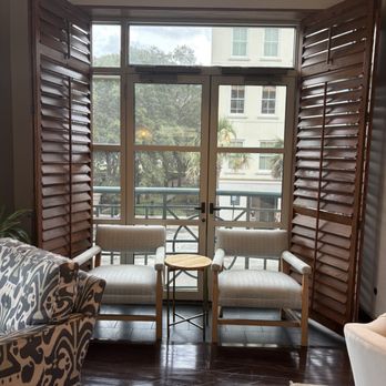 HarbourView Inn - Lounge area - Hotels Near Me - Charleston, South Carolina HarbourView Inn - Lounge area - Hotels Near Me - Charleston, South Carolina