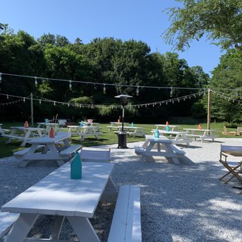 Moby's - Outdoor dining - Italian Near Me - East Hampton, New York