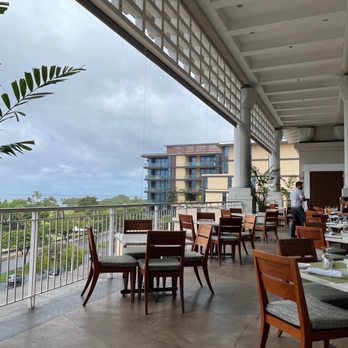 Mariposa - Outside seating - New American Near Me - Honolulu, Hawaii