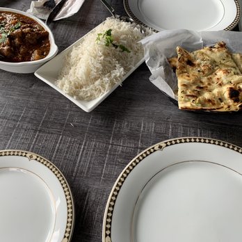 Tandoori Palace - Goat curry, rice and garlic naan - Indian Near Me - Encinitas, California Tandoori Palace - Goat curry, rice and garlic naan - Indian Near Me - Encinitas, California