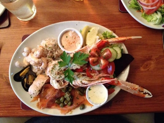 Danno's Restaurant & Bar by null