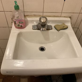 George's Tastee - This sink is caked in dirt and grime   I'll bet it is never scrubbed with cleanser - Convenience Stores Near Me - Markham, Ontario