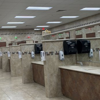 Buc-ee’s - Toilets - Convenience Stores Near Me - Luling, Texas Buc-ee’s - Toilets - Convenience Stores Near Me - Luling, Texas