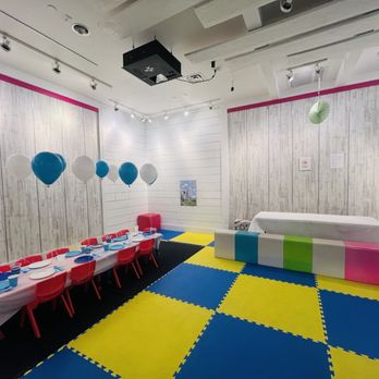 Le Funland USA - Kids table and adult tablw on the side - Kids Activities Near Me - El Cajon, California Le Funland USA - Kids table and adult tablw on the side - Kids Activities Near Me - El Cajon, California