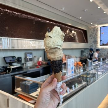 Venchi - Gelato, Regular Size (24 oz / 1.5 lb.) Not Ice Cream - Gelato Near Me - Santa Clara, California