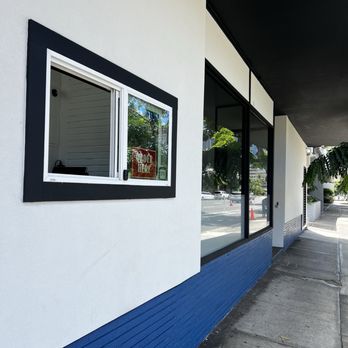 Da Morning Grind Cafe - Ordering Window Outside - Coffee & Tea Near Me - Honolulu, Hawaii