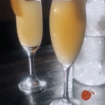 Jerry's Bar - Apple Cider Mimosa - Cocktail Bars Near Me - Philadelphia, Pennsylvania