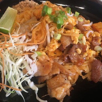 Kinnaree Thai Kitchen - Pad thai - Thai Near Me - Chicago, Illinois