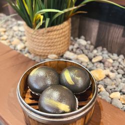 Spin & Savor - Golden Black Bun