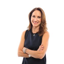 Napa Dentist - Deirdre Burke - Napa Cosmetic Dentist Dr. Deirdre Burke - Invisalign Platinum Provider.