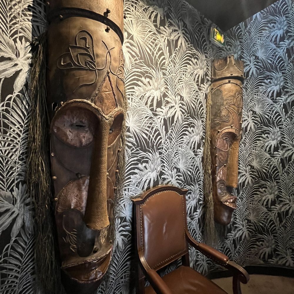 La Villa Maasaï - Lobby art! - African Near Me - Paris, 75 La Villa Maasaï - Lobby art! - African Near Me - Paris, 75