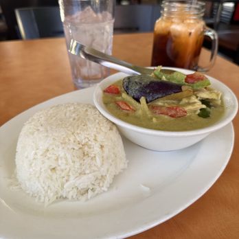 Homey Thai Bistro - Thai green curry with chicken and Thai ice tea - Thai Near Me - Concord, California Homey Thai Bistro - Thai green curry with chicken and Thai ice tea - Thai Near Me - Concord, California