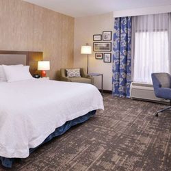 Hampton Inn & Suites Wilmington - Guest room