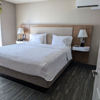 Hampton Inn & Suites Seattle-Downtown - Bed - Hotels Near Me - Seattle, Washington Hampton Inn & Suites Seattle-Downtown - Bed - Hotels Near Me - Seattle, Washington
