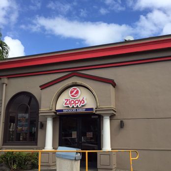 Zippy's Kailua - Entrance view from the parking lot - Diners Near Me - Kailua, Hawaii