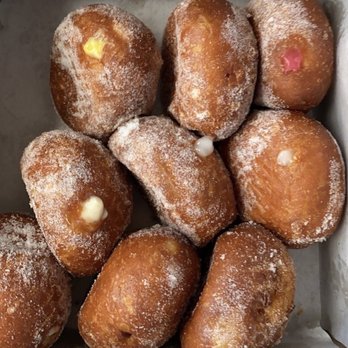 Leonard's Bakery - Puff Malasadas - Bakeries Near Me - Honolulu, Hawaii Leonard's Bakery - Puff Malasadas - Bakeries Near Me - Honolulu, Hawaii