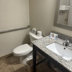 Comfort Inn Mount Airy - Accessible bathroom