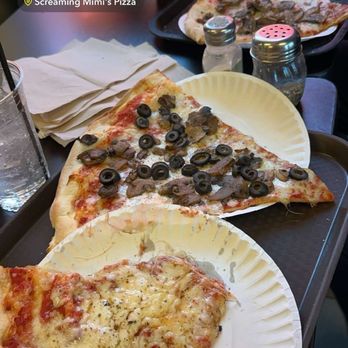 Screamin' Mimi's - Cheese pizza and mushrooms and black olives - Pizza Near Me - Savannah, Georgia