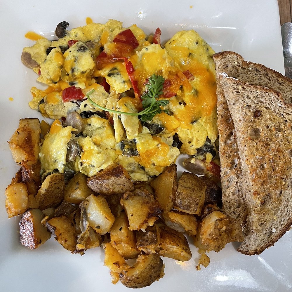 Savanna Restaurant Lakeview  - Make your own scramble, potatoes and toast - Breakfast & Brunch Near Me - Chicago, Illinois
