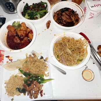 Chengdu Gourmet - P21.General Tso's Chicken, Lo mein with pork, Chicken with Basil, Chinese Broccoli Quick Fried in Black Pepper - Chinese Near Me - Pittsburgh, Pennsylvania Chengdu Gourmet - P21.General Tso's Chicken, Lo mein with pork, Chicken with Basil, Chinese Broccoli Quick Fried in Black Pepper - Chinese Near Me - Pittsburgh, Pennsylvania