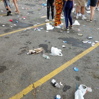 Syracuse University - Ok they really didn't pick up after the party :( - Colleges & Universities Near Me - Syracuse, New York Syracuse University - Ok they really didn't pick up after the party :( - Colleges & Universities Near Me - Syracuse, New York