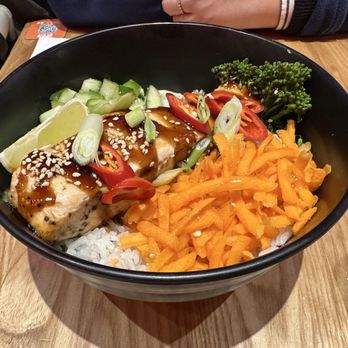 Giraffe Stop - Salmon teriyaki rice bowl - Breakfast & Brunch Near Me - London, XGL Giraffe Stop - Salmon teriyaki rice bowl - Breakfast & Brunch Near Me - London, XGL