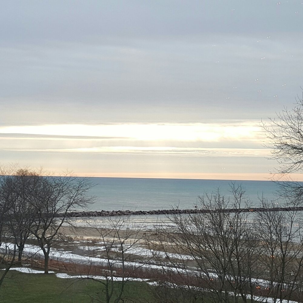 Lochnaiar Inn - Lake Michigan views! - Bed & Breakfast Near Me - Racine, Wisconsin