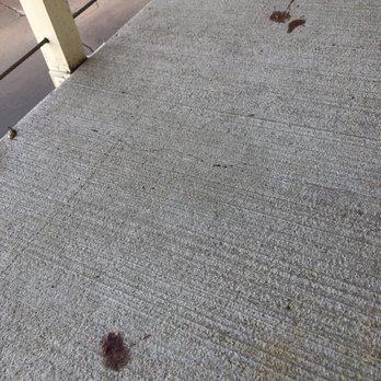 Days Inn by Wyndham Dubuque - Blood outside my door - Hotels Near Me - Dubuque, Iowa