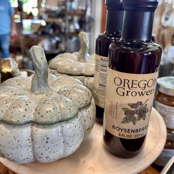 Red Hills Market - Sandwiches Near Me - Dundee, Oregon