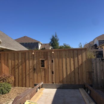 Castañeda Construction - a backyard with a wooden fence - General Contractors Near Me Castañeda Construction - a backyard with a wooden fence - General Contractors Near Me