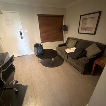 Executive Suites Hotel - Living space - Hotels Near Me - Burnaby, British Columbia