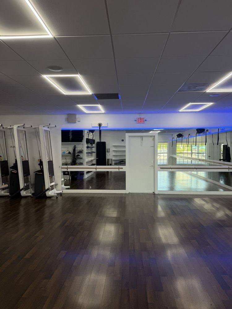 Vault Fitness  Logo