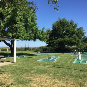 Delta Shores Resort & Marina - Mini putt course - Resorts Near Me - Isleton, California