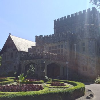 Hatley Castle - Landmarks & Historical Buildings Near Me - Victoria, British Columbia
