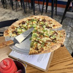 The Garage - Bbq pizza