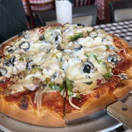 Matterhorn Deluxe pizza