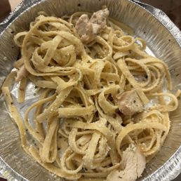This is the "chicken Alfredo" that they gave me no Alfredo sauce, old chicken, and dried up pasta