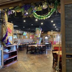 Brent's Cajun Seafood And Oyster Bar - Dining room